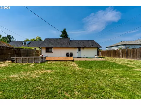 Exterior - 345 23rd St, Springfield, OR 97477 photo 2 of 8