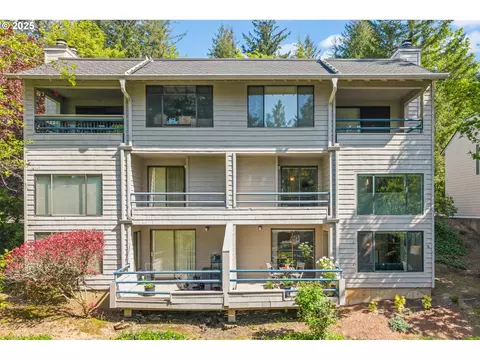 225 Cervantes Cir, Lake Oswego, OR 97035