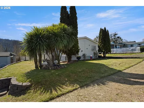 771 SE Hall St, Winston, OR 97496