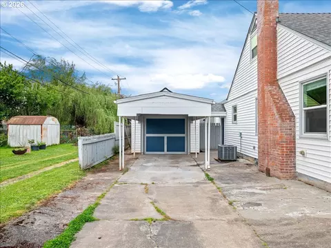 357 E St, Independence, OR 97351 photo 2