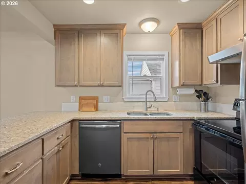 357 E St, Independence, OR 97351 photo 15