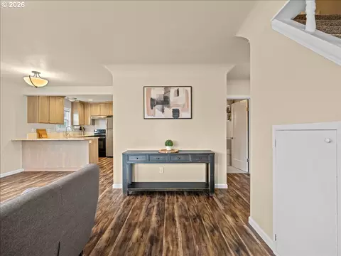 357 E St, Independence, OR 97351 photo 9