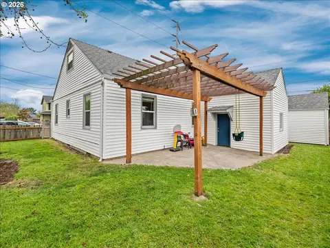 357 E St, Independence, OR 97351 photo 31