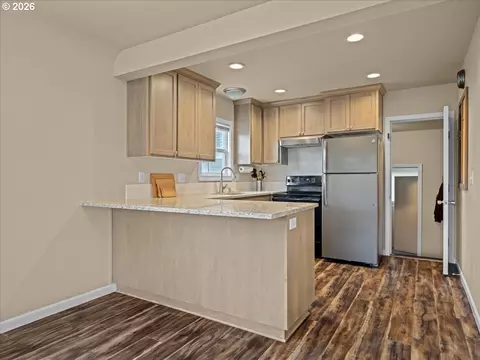 357 E St, Independence, OR 97351 photo 13