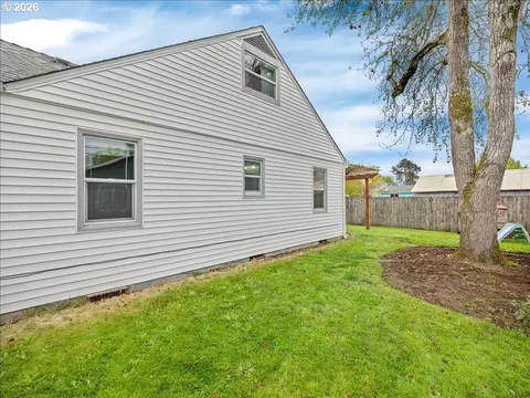 357 E St, Independence, OR 97351 photo 33