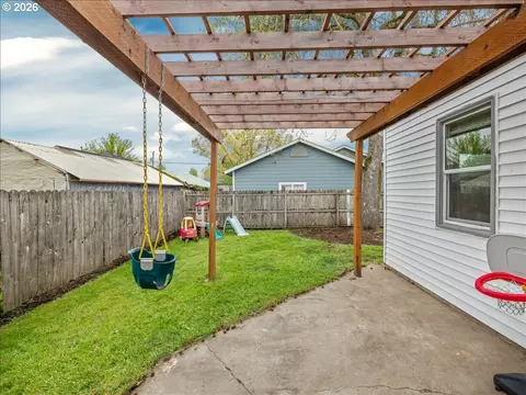 357 E St, Independence, OR 97351 photo 34
