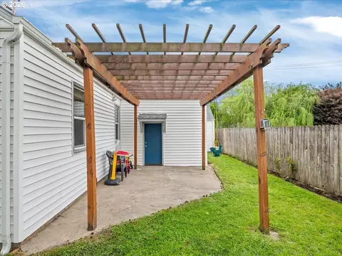 357 E St, Independence, OR 97351 photo 32