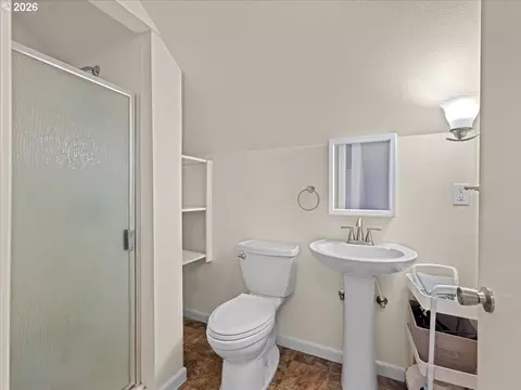 357 E St, Independence, OR 97351 photo 23
