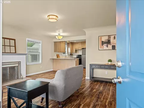 357 E St, Independence, OR 97351 photo 7