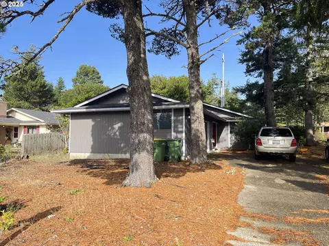 2215 24th St, Florence, OR 97439