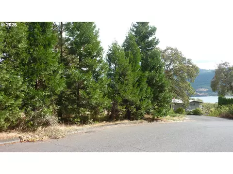 1039 SE Oak St, White Salmon, WA 98672