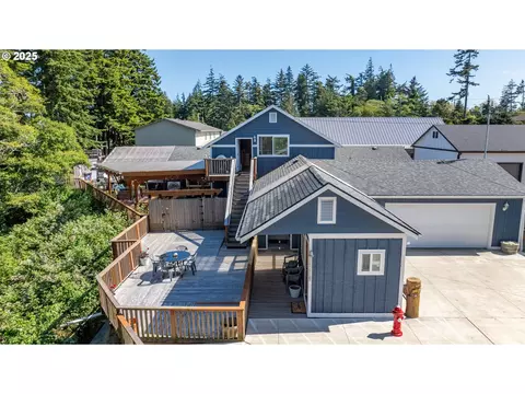 1935 17th St, North Bend, OR 97459