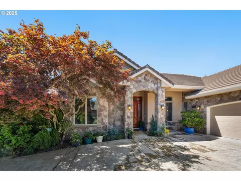 854 Hazelnut Dr, Woodburn, OR 97071