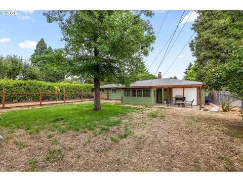 Exterior - 1796 Grove St, Eugene, OR 97404 photo 3 of 5