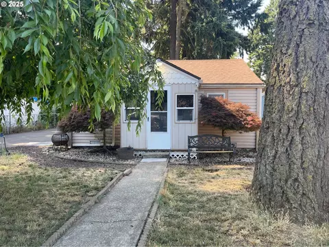 7914 SE Overland St, Milwaukie, OR 97222
