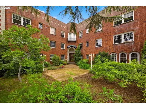 711 NE Randall Ave #301, Portland, OR 97232