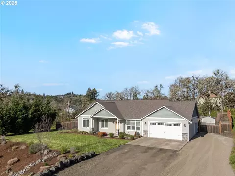 578 SE Apple St, Oakland, OR 97462