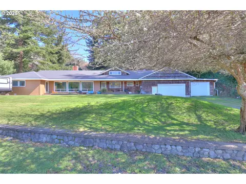 28379 Mateer Rd, Gold Beach, OR 97444