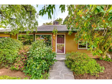 5040 SW Iowa St, Portland, OR 97221