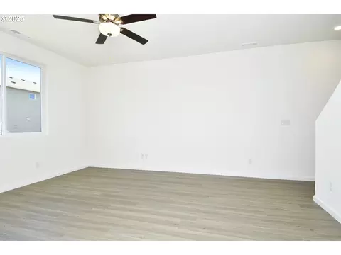 Living - 3990 SW Duniway Ln, Gresham, OR 97080 photo 5 of 6
