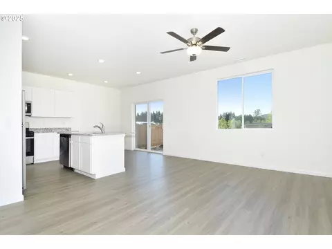 Living - 3990 SW Duniway Ln, Gresham, OR 97080 photo 1 of 6