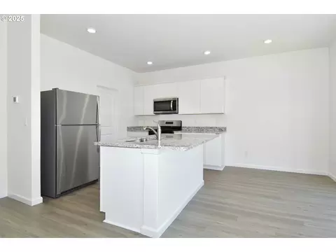 Kitchen - 3990 SW Duniway Ln, Gresham, OR 97080 photo 1 of 5