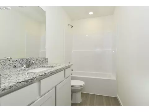 Bath - 3990 SW Duniway Ln, Gresham, OR 97080 photo 2 of 3
