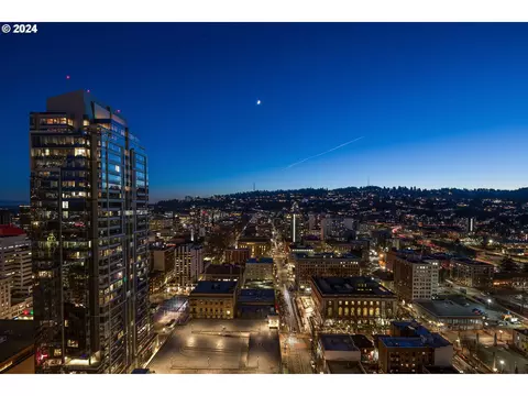 550 SW 10th Ave #2401, Portland, OR 97205