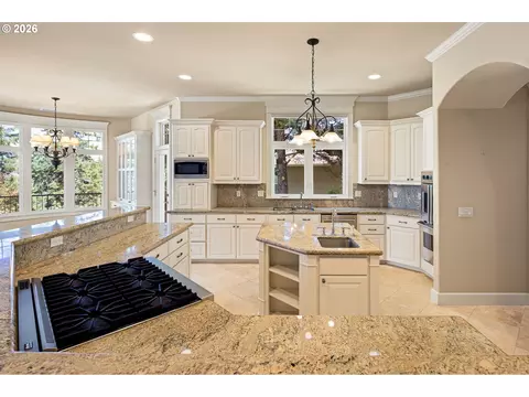 Kitchen - 2663 Ridgemont Dr, Eugene, OR 97405 photo 3 of 9