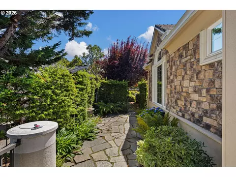 Exterior - 2663 Ridgemont Dr, Eugene, OR 97405 photo 5 of 5