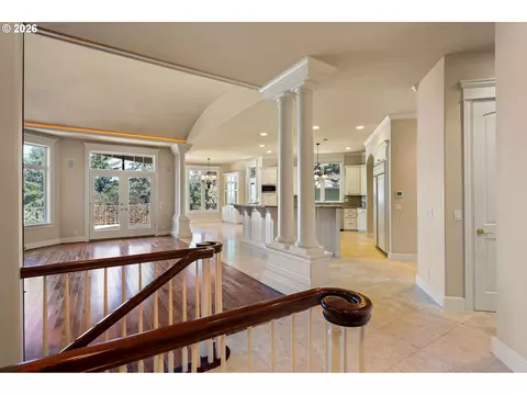 Entry Way - 2663 Ridgemont Dr, Eugene, OR 97405 photo 2 of 2