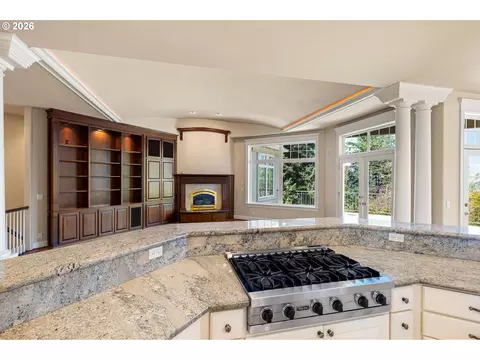 Kitchen - 2663 Ridgemont Dr, Eugene, OR 97405 photo 8 of 9