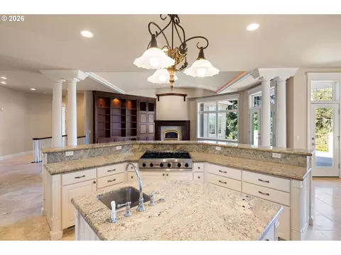 Kitchen - 2663 Ridgemont Dr, Eugene, OR 97405 photo 7 of 9