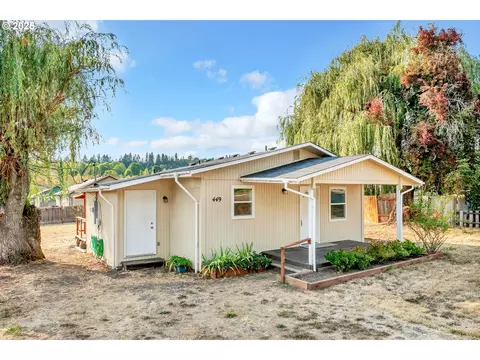 449 N D St, Lowell, OR 97452