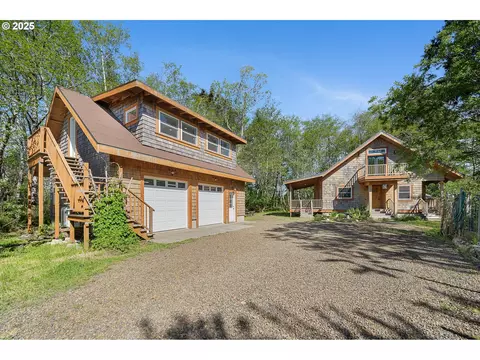 711 N 6th Ave, Rockaway Beach, OR 97136