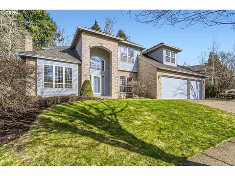22325 SW Taylors Dr, Tualatin, OR 97062