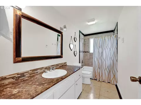 Bath - 4514 Souza St, Eugene, OR 97402 photo 1 of 2