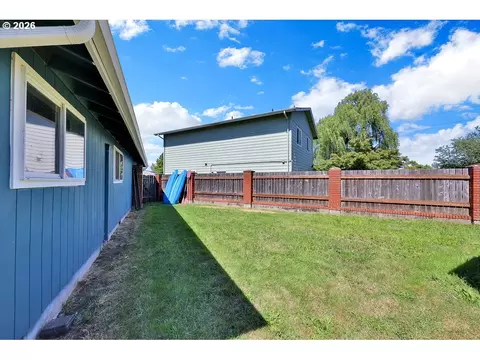 Exterior - 4514 Souza St, Eugene, OR 97402 photo 4 of 5