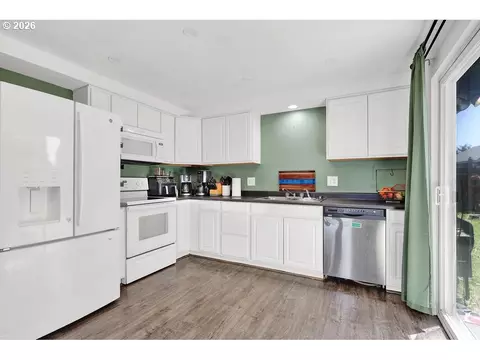 Kitchen - 4514 Souza St, Eugene, OR 97402 photo 2 of 2
