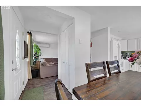 Entry Way - 4514 Souza St, Eugene, OR 97402 photo 1 of 1