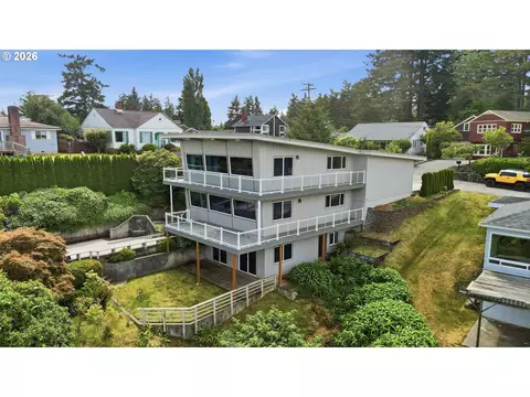 451 Simpson Ave, North Bend, OR 97459