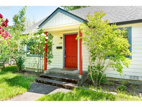 1977 Oak St, Eugene, OR 97405