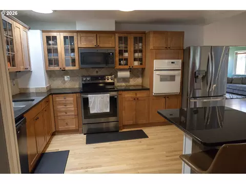 Kitchen - 1960 W 25th Ave, Eugene, OR 97405 photo 2 of 2