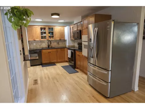 Kitchen - 1960 W 25th Ave, Eugene, OR 97405 photo 1 of 2
