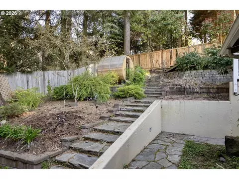 Exterior - 1960 W 25th Ave, Eugene, OR 97405 photo 2 of 4