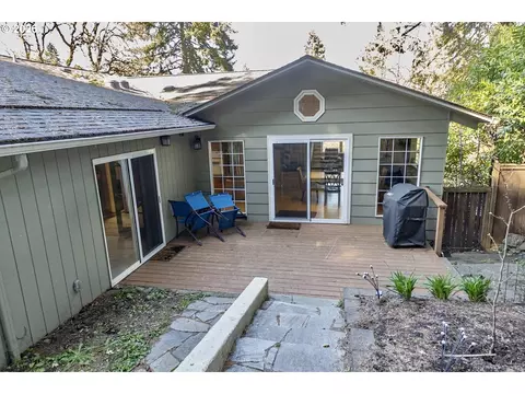 Exterior - 1960 W 25th Ave, Eugene, OR 97405 photo 4 of 4