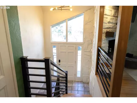 Entry Way - 1960 W 25th Ave, Eugene, OR 97405 photo 1 of 1