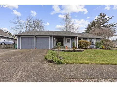 2464 SW 16th St, Gresham, OR 97080