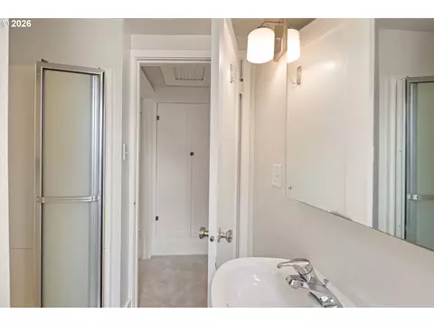 910 E 22nd Ave, Eugene, OR 97405 photo 23
