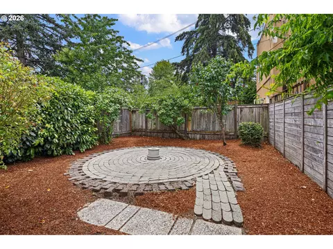 910 E 22nd Ave, Eugene, OR 97405 photo 43